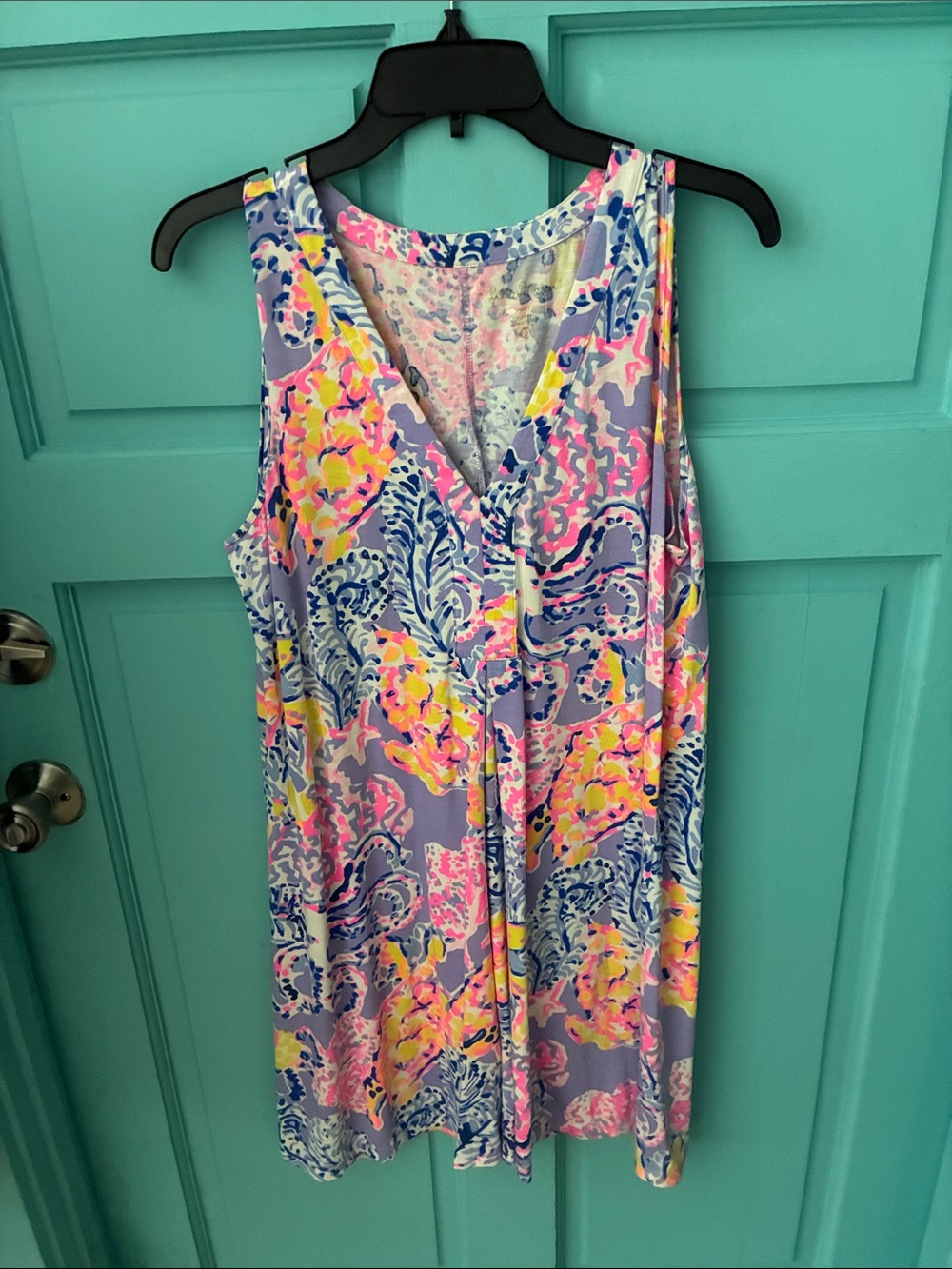 Lilly Pulitizer v neck skeevless dress.Size M. 200.% Pima Cotton. New w/o tags.